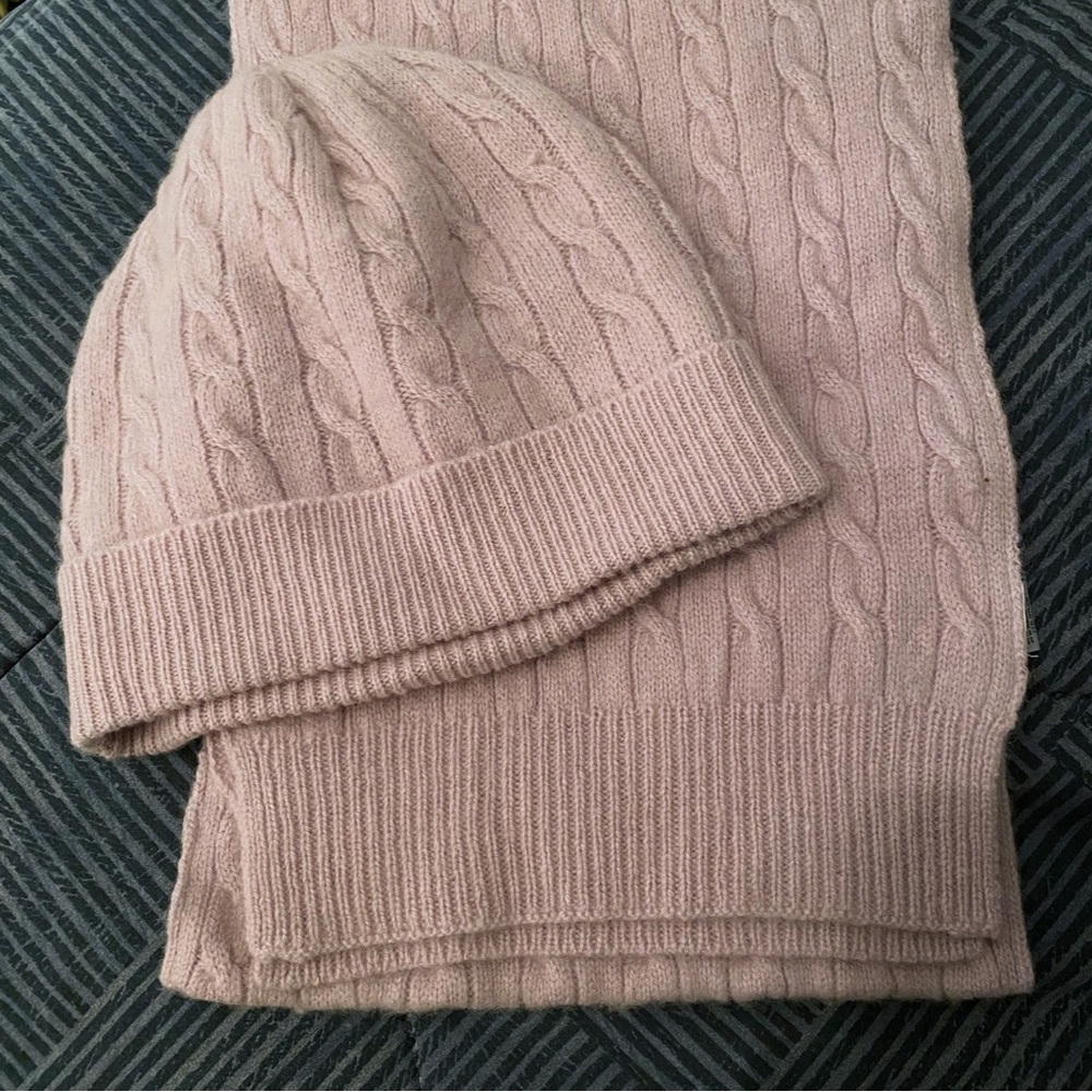 Ann Taylor hat and scarf set